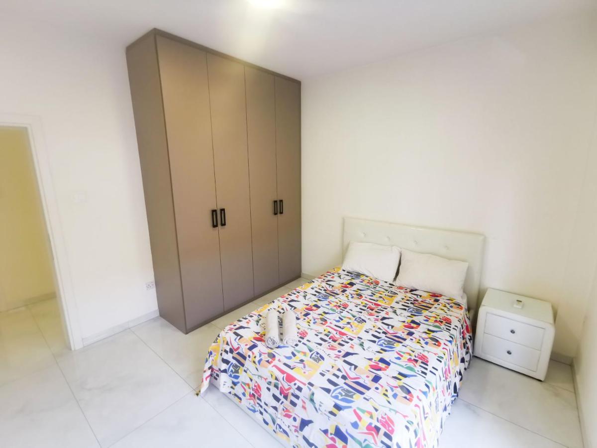 The White Pearl Apartment Larnaca Extérieur photo