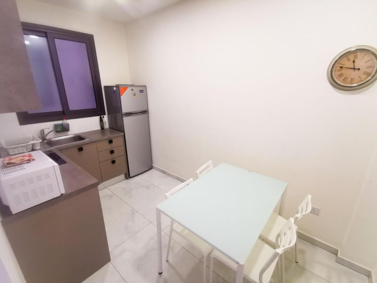 The White Pearl Apartment Larnaca Extérieur photo