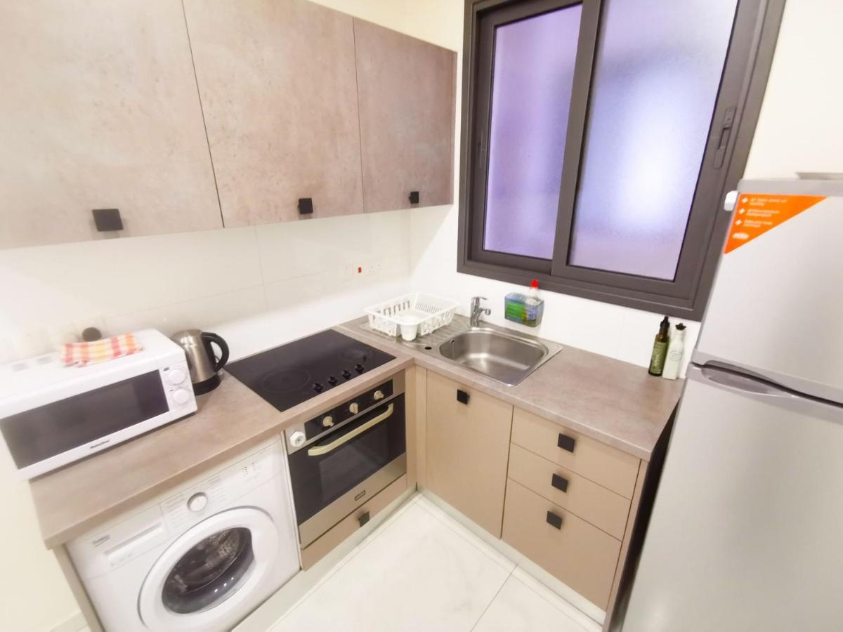 The White Pearl Apartment Larnaca Extérieur photo